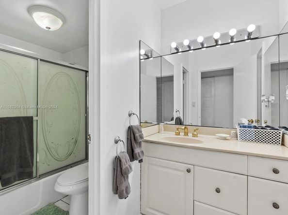 100 Lincoln Rd 830, Miami Beach FL 33139