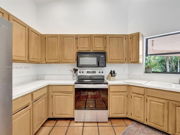 3272 Beechberry Cir, Davie FL 33328
