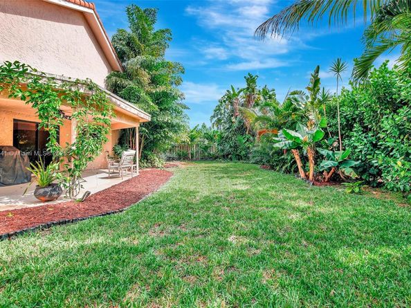 3272 Beechberry Cir, Davie FL 33328