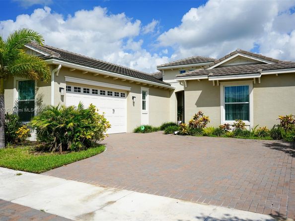 15901 Meadowlark Ct, Loxahatchee FL 33470