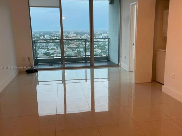 92 SW 3rd St 3309, Miami FL 33130