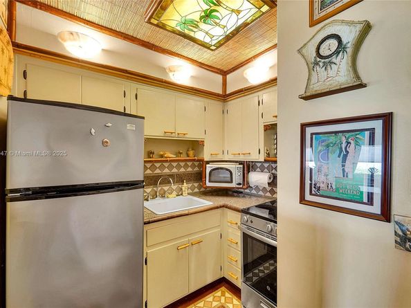 851 Atlantic Shores Blvd 121, Hallandale Beach FL 33009