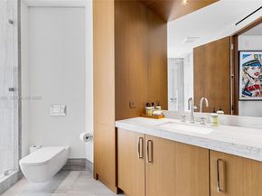 84 Isla Bahia Dr, Fort Lauderdale FL 33316