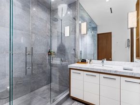 84 Isla Bahia Dr, Fort Lauderdale FL 33316