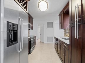 7504 NW 70th Ave, Tamarac FL 33321
