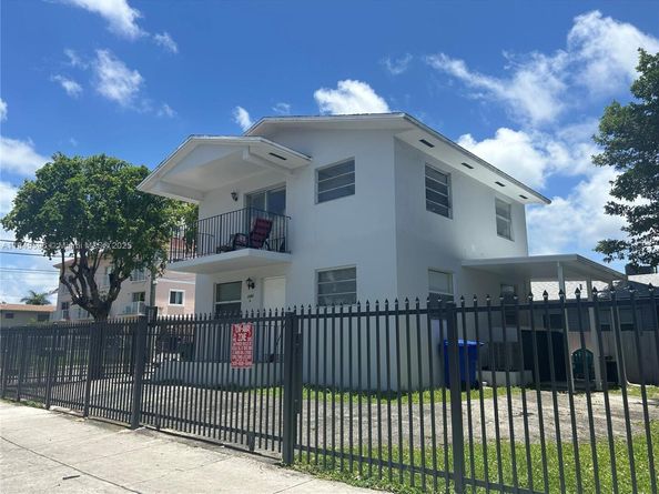 1068 SW 2nd St, Miami FL 33130