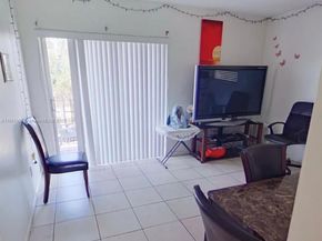 1068 SW 2nd St, Miami FL 33130