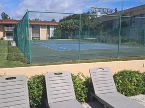 5425 SW 77th Ct 102D, Miami FL 33155