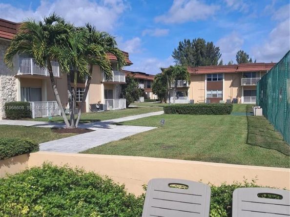 5425 SW 77th Ct 102D, Miami FL 33155