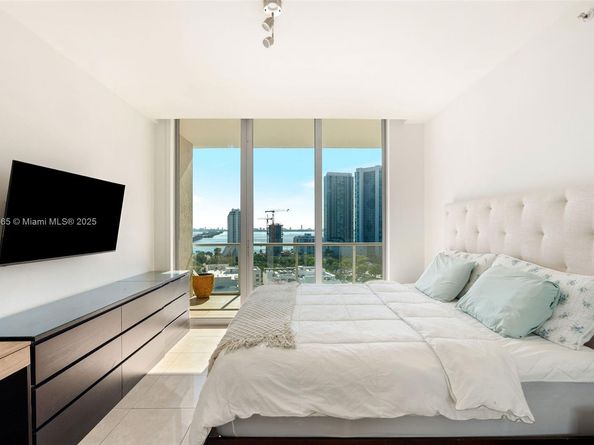 3470 E Coast Ave H1711, Miami FL 33137