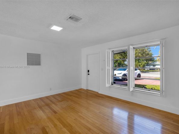 2020 NW 33rd Ct, Oakland Park FL 33309