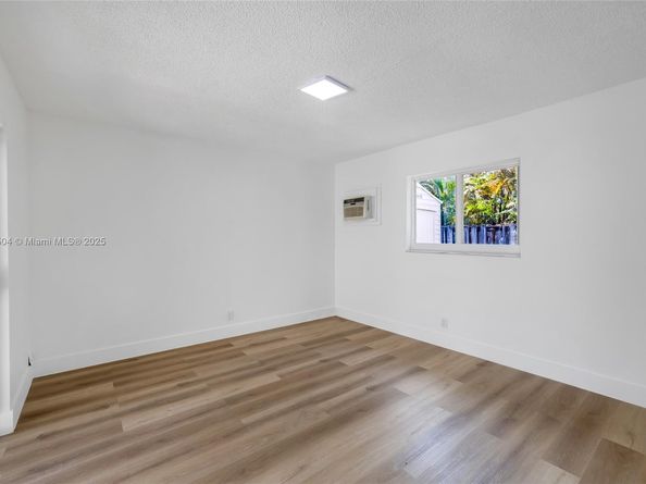 2020 NW 33rd Ct, Oakland Park FL 33309