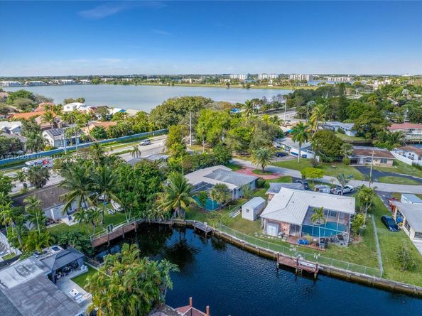 2020 NW 33rd Ct, Oakland Park FL 33309