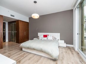 888 Brickell Key Dr 210, Miami FL 33131