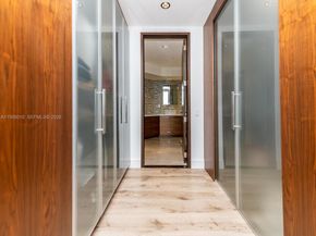 888 Brickell Key Dr 210, Miami FL 33131