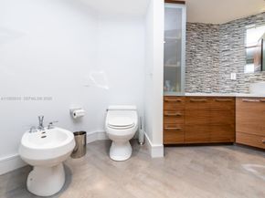 888 Brickell Key Dr 210, Miami FL 33131