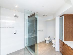 888 Brickell Key Dr 210, Miami FL 33131