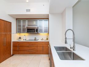 888 Brickell Key Dr 210, Miami FL 33131