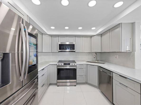 16546 NE 26th Ave 3J, North Miami Beach FL 33160