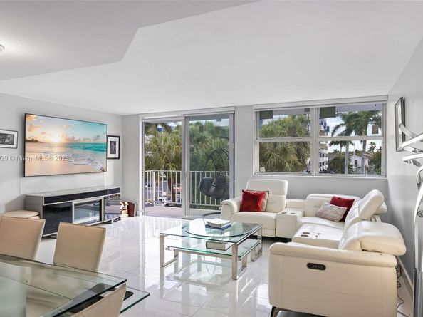 16546 NE 26th Ave 3J, North Miami Beach FL 33160