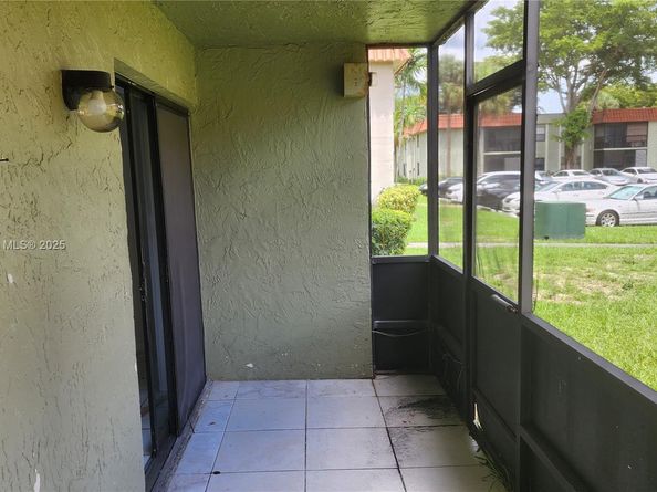 9708 Hammocks Blvd 10132, Miami FL 33196