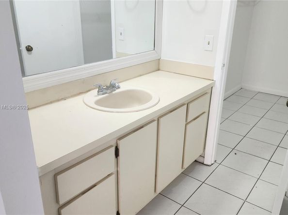 9708 Hammocks Blvd 10132, Miami FL 33196