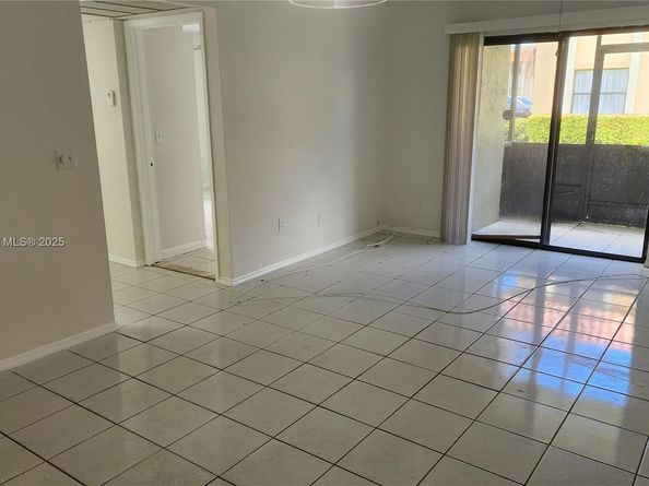 9708 Hammocks Blvd 10132, Miami FL 33196