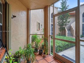 8606 SW 3rd St 103, Pembroke Pines FL 33025