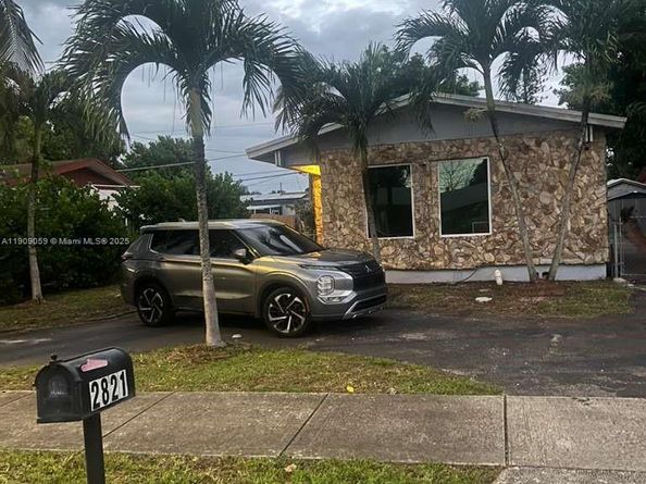 2821 NW 22nd St, Fort Lauderdale FL 33311