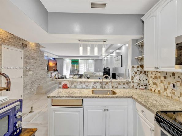 12662 NW 14th St, Sunrise FL 33323