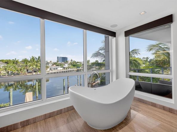 Undisclosed Address #A11918455, Fort Lauderdale FL 33316