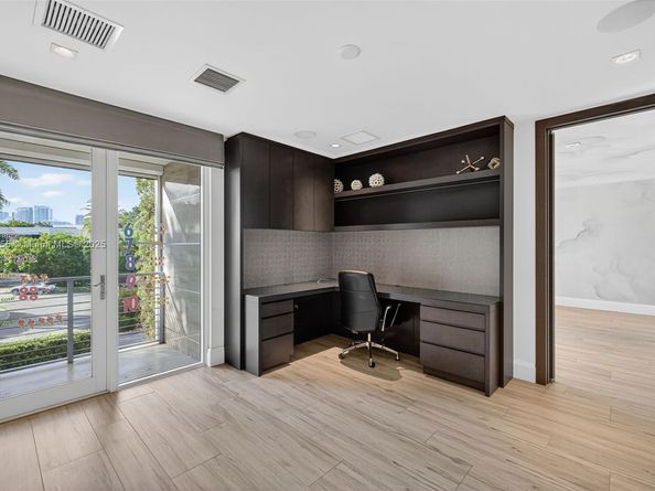 Undisclosed Address #A11918455, Fort Lauderdale FL 33316