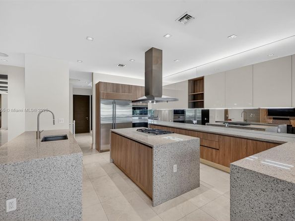 Undisclosed Address #A11918455, Fort Lauderdale FL 33316