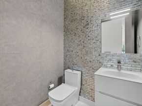 Undisclosed Address #A11918455, Fort Lauderdale FL 33316