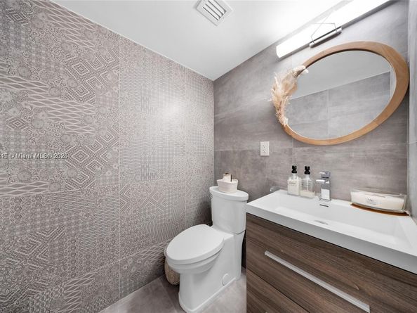 5838 Collins Ave 2F, Miami Beach FL 33140