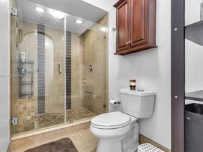 42 W 44th St, Hialeah FL 33012