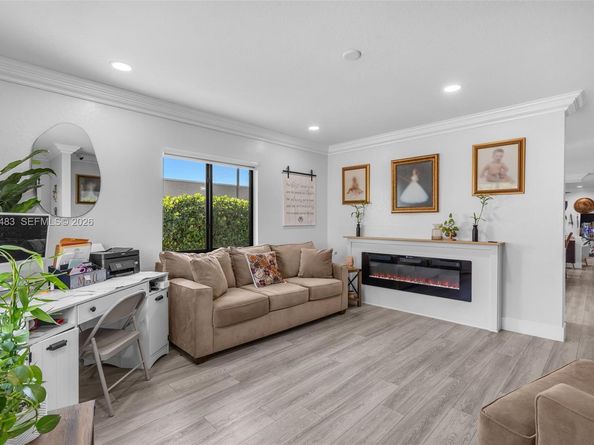 42 W 44th St, Hialeah FL 33012