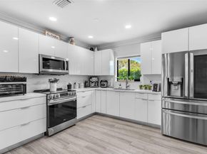 42 W 44th St, Hialeah FL 33012