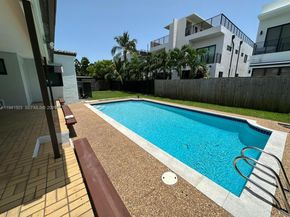 3050 SW 21st St, Miami FL 33145