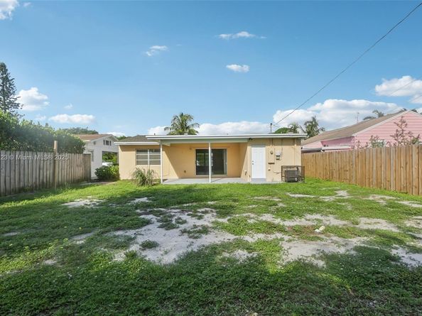 1828 N J St, Lake Worth FL 33460