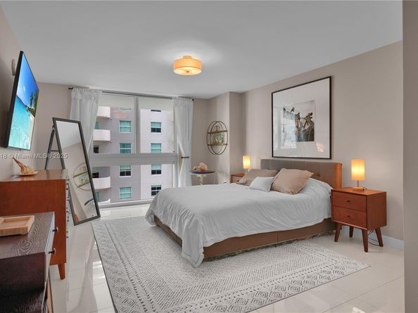 1111 SW 1st Ave 721N, Miami FL 33130