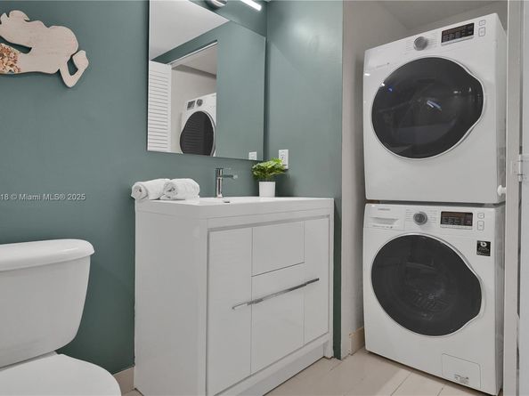 1111 SW 1st Ave 721N, Miami FL 33130