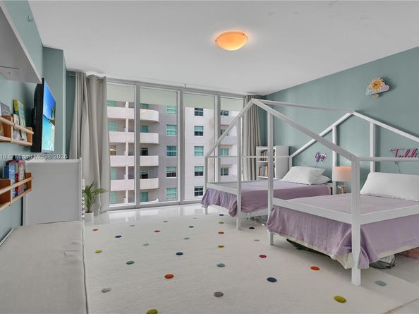 1111 SW 1st Ave 721N, Miami FL 33130