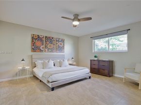 609 S Crescent Dr, Hollywood FL 33021