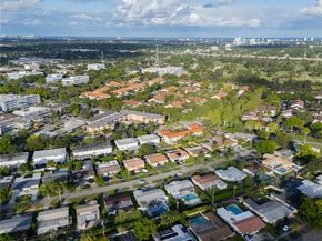 609 S Crescent Dr, Hollywood FL 33021