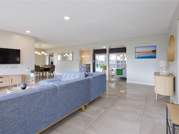 609 S Crescent Dr, Hollywood FL 33021