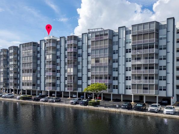 300 Diplomat Pkwy 204, Hallandale Beach FL 33009