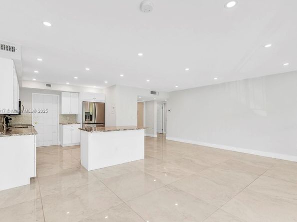 300 Diplomat Pkwy 204, Hallandale Beach FL 33009