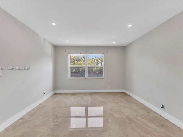 300 Diplomat Pkwy 204, Hallandale Beach FL 33009