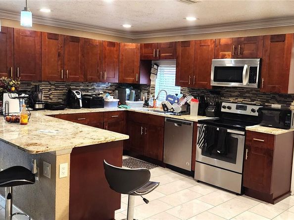 7707 SW 8th St, North Lauderdale FL 33068